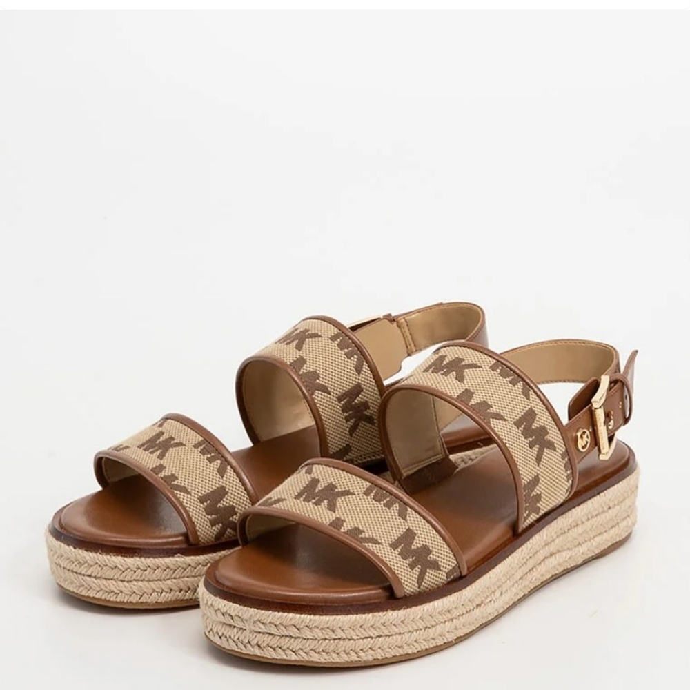 NWOT Micheal Kors Sandals size 6